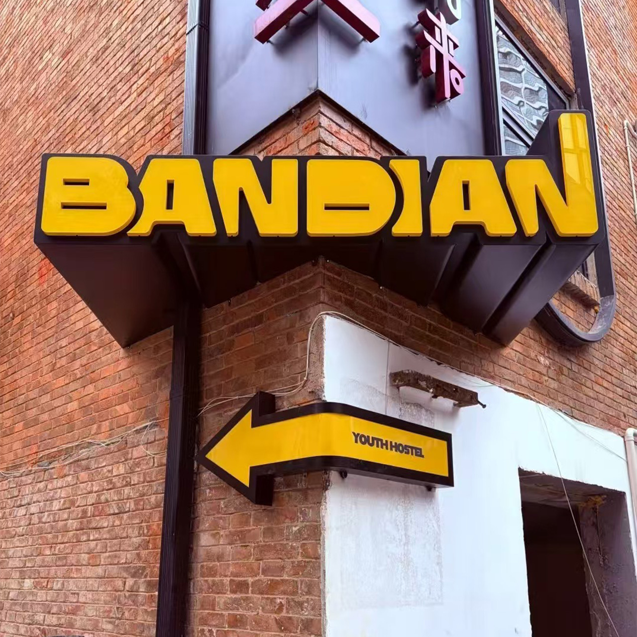 Corner Wrap 3D Channel Letters | 90-Degree Architectural Branding